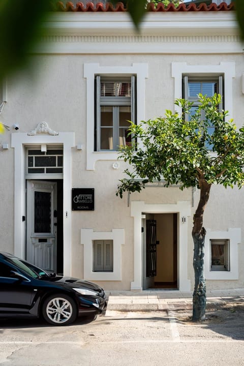 Property building, Facade/entrance, Day