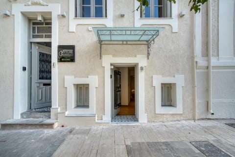 Property building, Facade/entrance, Day