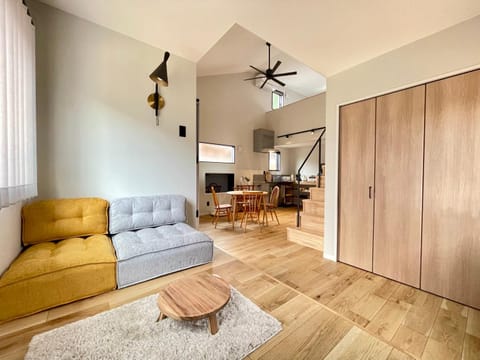 Living room, Dining area