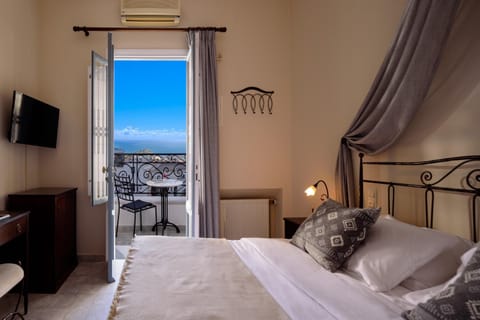 TV and multimedia, Photo of the whole room, Bedroom, Landmark view, Sea view, hair dresser