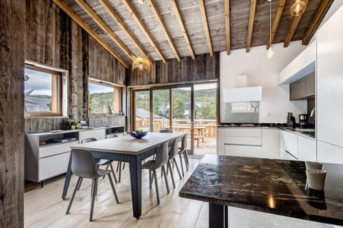 Property building, Kitchen or kitchenette, Living room