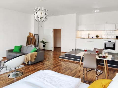 Kitchen or kitchenette, Living room, Photo of the whole room, Seating area, Dining area, pet friendly, stove