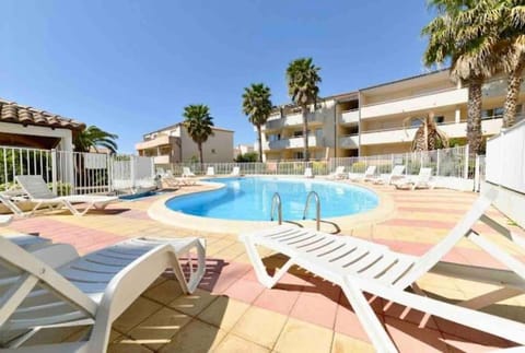 Pool view, Swimming pool, sunbed