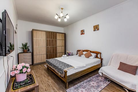 Communal lounge/ TV room, Bed, TV and multimedia, Photo of the whole room, Bedroom, towels, wardrobe