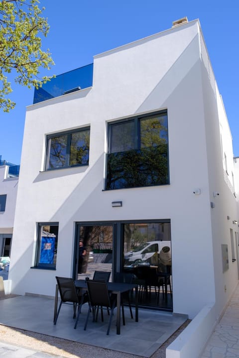 Property building, Day