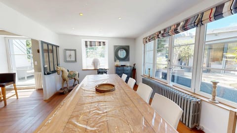 Donvillaise 15 pers : jacuzzi, 8 min à pied plage House in Granville