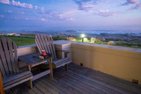 House 12 Beach Club House in Hermanus