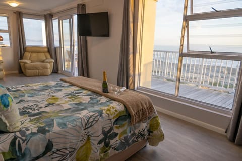 House 12 Beach Club House in Hermanus