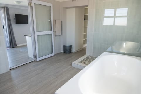 House 12 Beach Club House in Hermanus