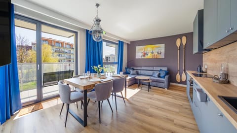 Kitchen or kitchenette, Seating area