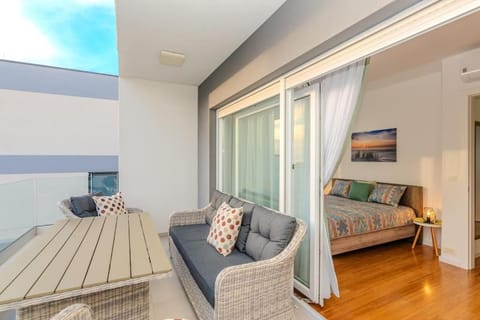 Magnolia modern house with spacious garden Apartment in Novalja