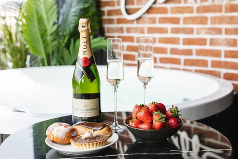 Hot Tub, Food and drinks, River view