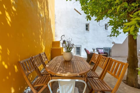 Patio, Dining area