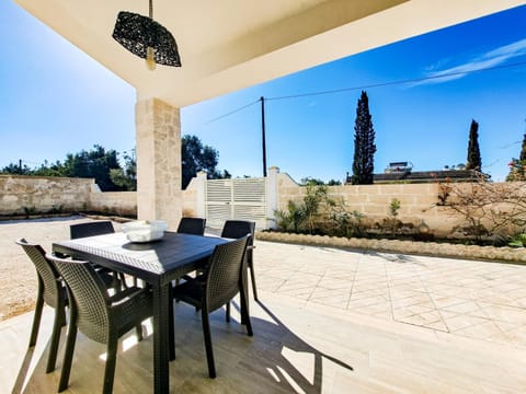Patio, Dining area