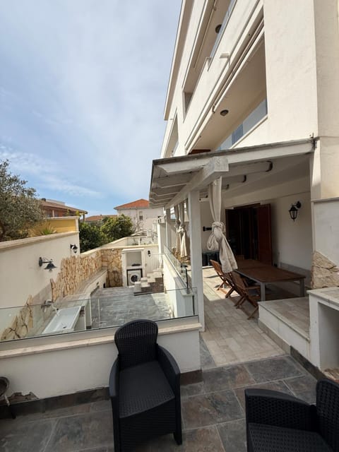 Civico 8 Alexander Apartment in Alghero