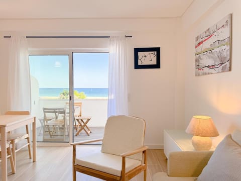 View (from property/room), Balcony/Terrace, Living room, Dining area, Sea view