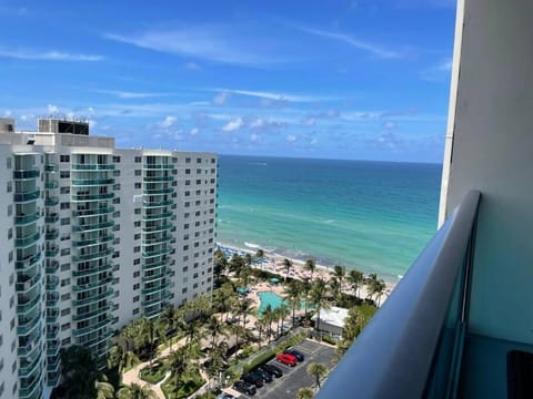 Ocean view 1 bedroom in Hollywood Apartment in Hollywood Beach
