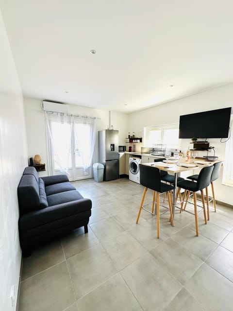 TV and multimedia, Living room, minibar