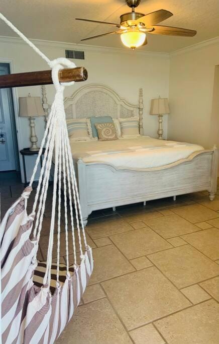 Ocean Sands Premier Condo, Beach Front! Apartment in Redington Beach