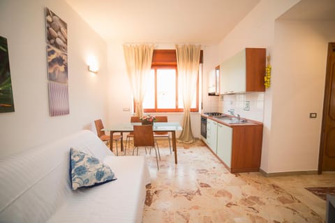 Kitchen or kitchenette, Living room, Dining area, pet friendly