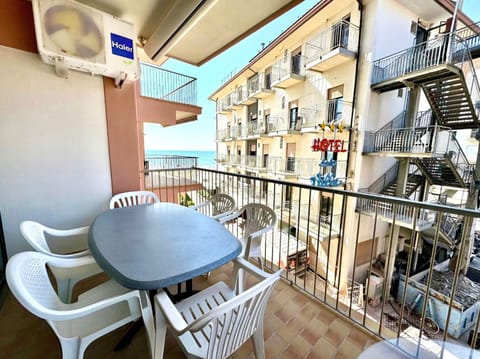 View (from property/room), Balcony/Terrace