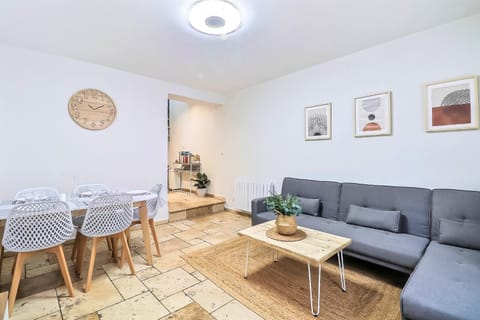 LE LOGY-COSY - Appartement 5 pers - Clim Wifi Cosy Garage Apartment in Arles