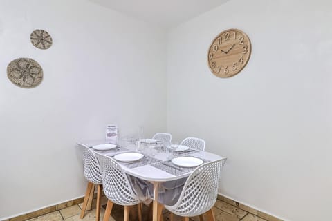 LE LOGY-COSY - Appartement 5 pers - Clim Wifi Cosy Garage Apartment in Arles