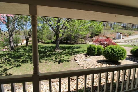 Hummingbird Hideaway House in Branson