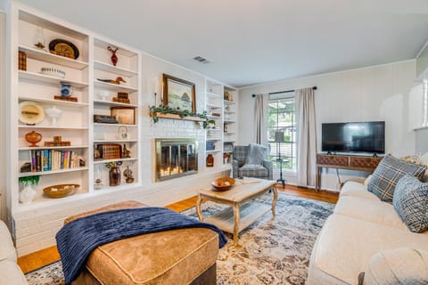 Game Room and Yard Pet-Friendly Round Rock Gem House in Round Rock