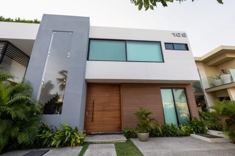 Property building, Day