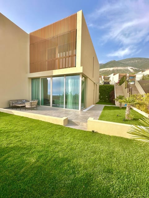 Property building, Garden