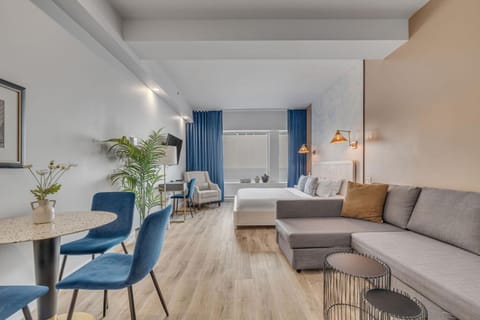 Bed, Living room, Photo of the whole room, Dining area