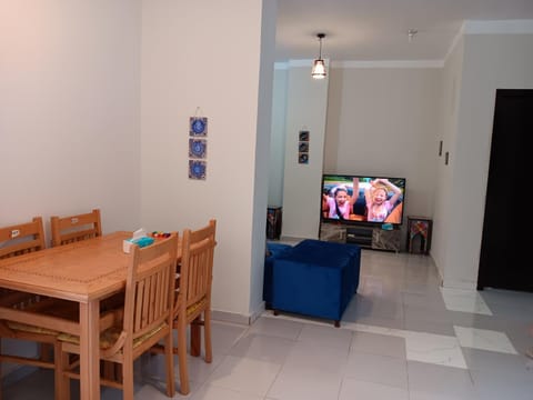 Communal lounge/ TV room, TV and multimedia, Seating area, Dining area