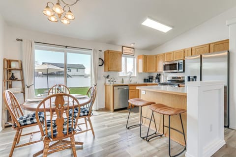 Charming Home with Patio 3 Mi to Hayden Lake! House in Hayden