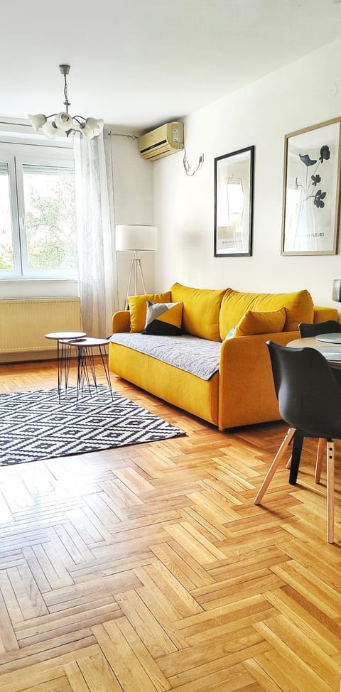 Living room, Seating area, air conditioner