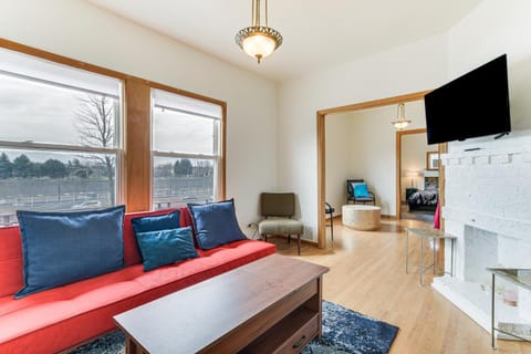 Pet Friendly 8 Mi to Chicago - Fenced Backyard! House in Oak Park