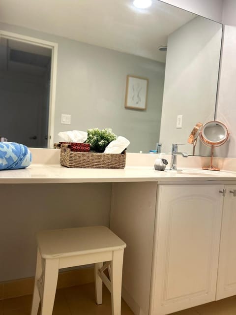 Lovely 2-bedroom vacation home, ocean view Apartment in Hollywood Beach