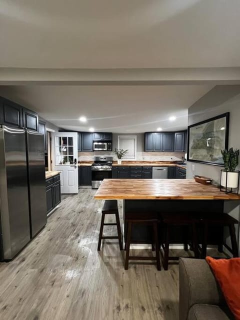 Esopus Creekside House in Lake Katrine