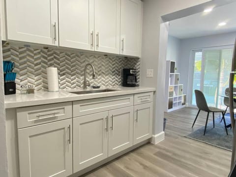 Rachaels Upscale 3 bedrooms Luxury Home House in Dania Beach