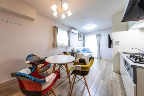 TV and multimedia, Kitchen or kitchenette, Living room, Dining area, stove