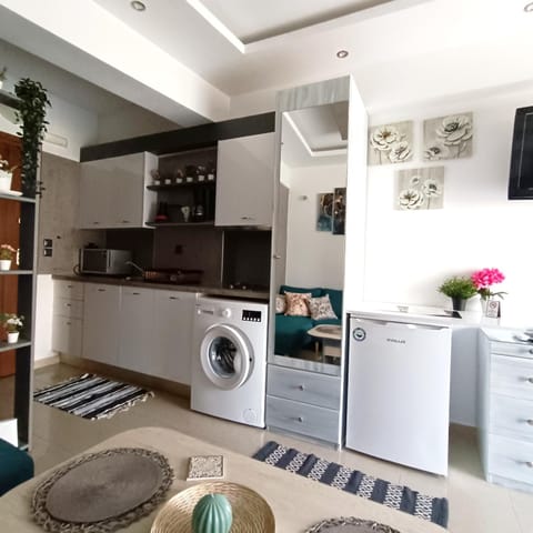 White Orchid - Modern Studio Apartment in Thessaloniki