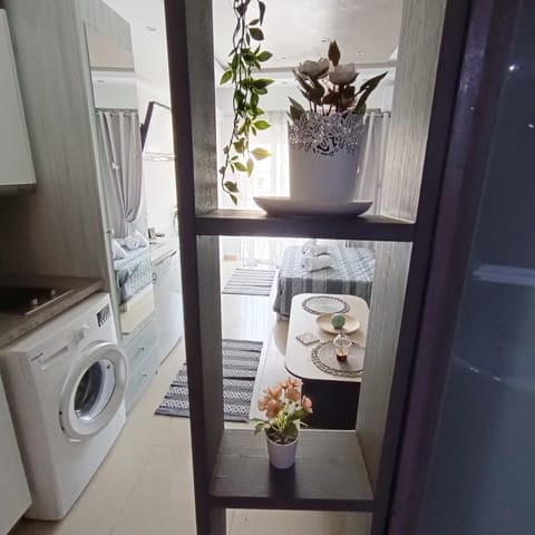 White Orchid - Modern Studio Apartment in Thessaloniki