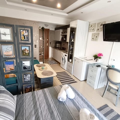 White Orchid - Modern Studio Apartment in Thessaloniki