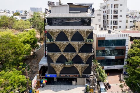 Property building, Facade/entrance