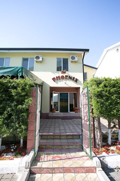 Facade/entrance