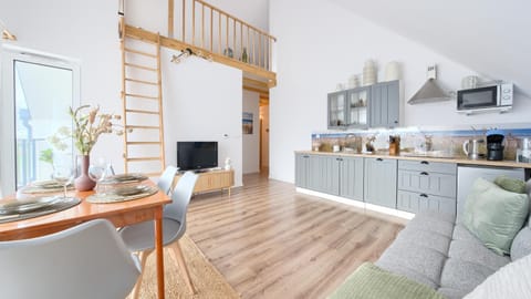 TV and multimedia, Kitchen or kitchenette, Living room, Seating area, Dining area