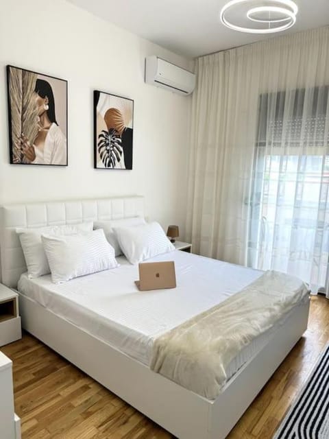 Bed, Bedroom, air conditioner