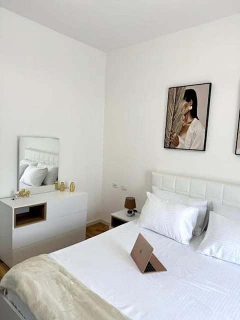 Bed, Decorative detail, Bedroom