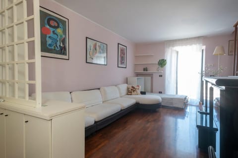 Day, Living room, Seating area