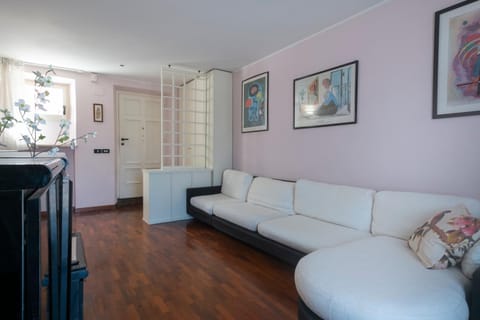 Day, Living room, Seating area